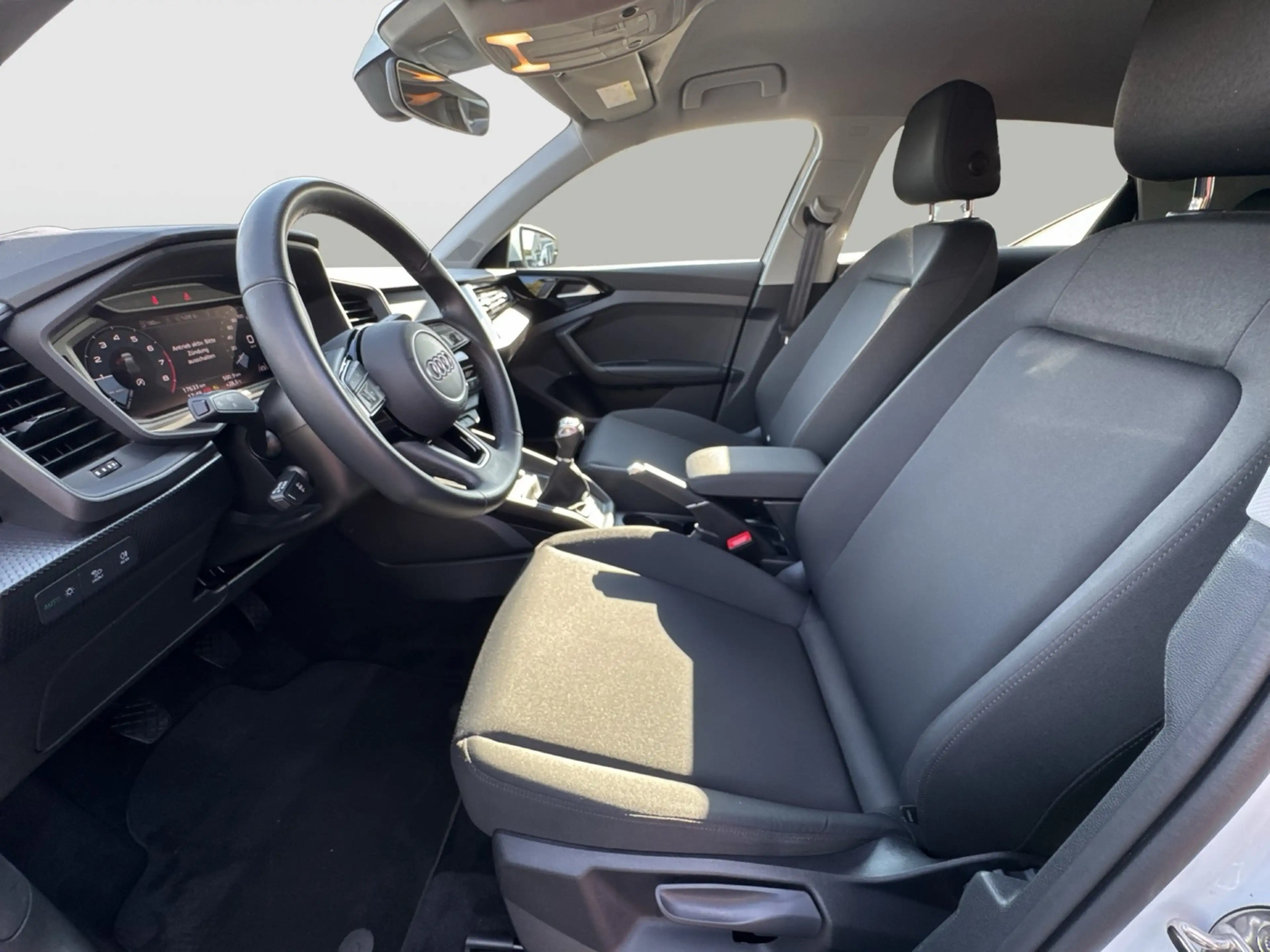 Audi A1 Sportback 25 TFSI S line — photo 5