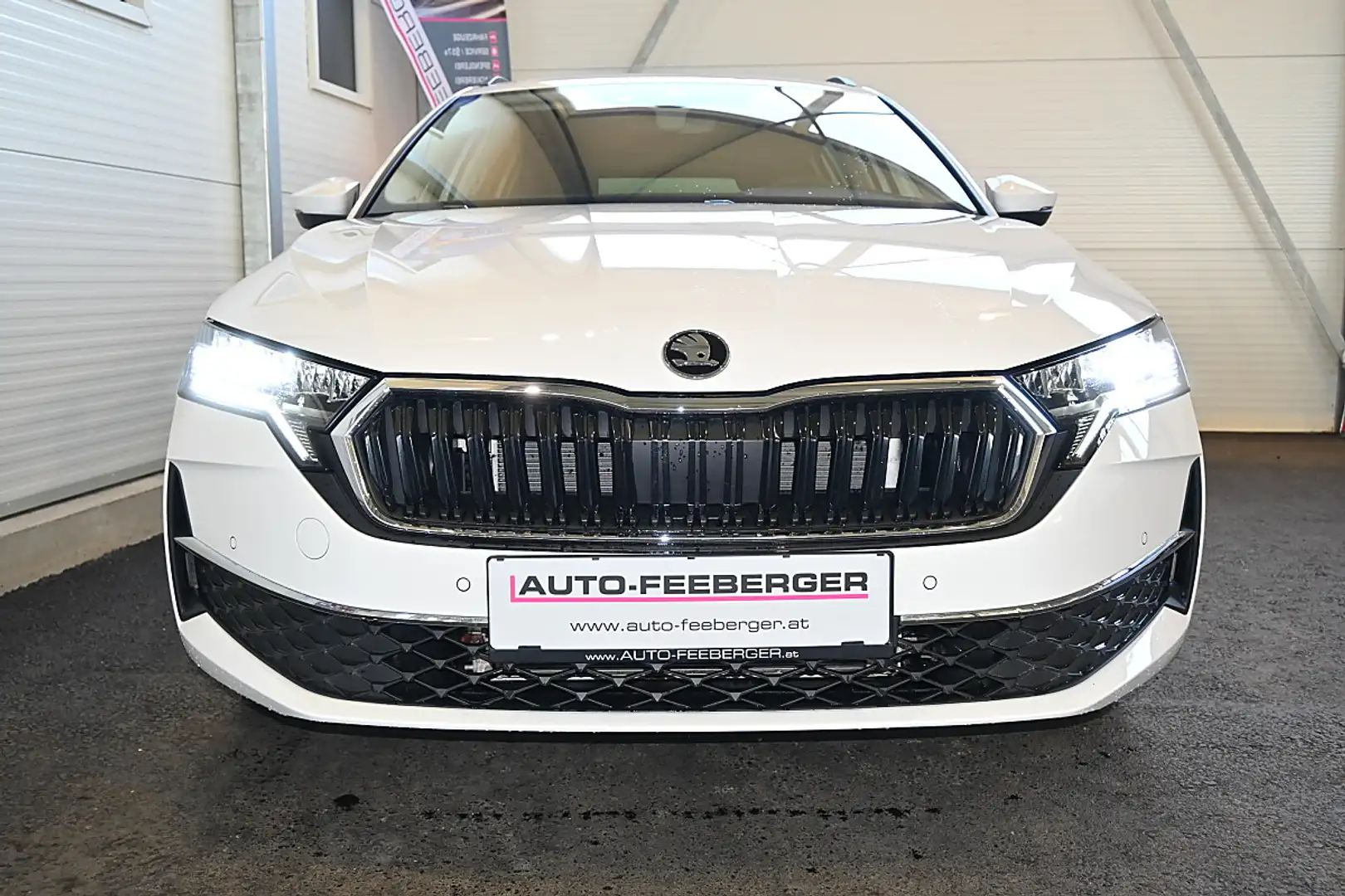 Skoda Octavia Combi 1,5 TSI mHEV Selection  LED,NAVI,Winterpa... Weiß - 2