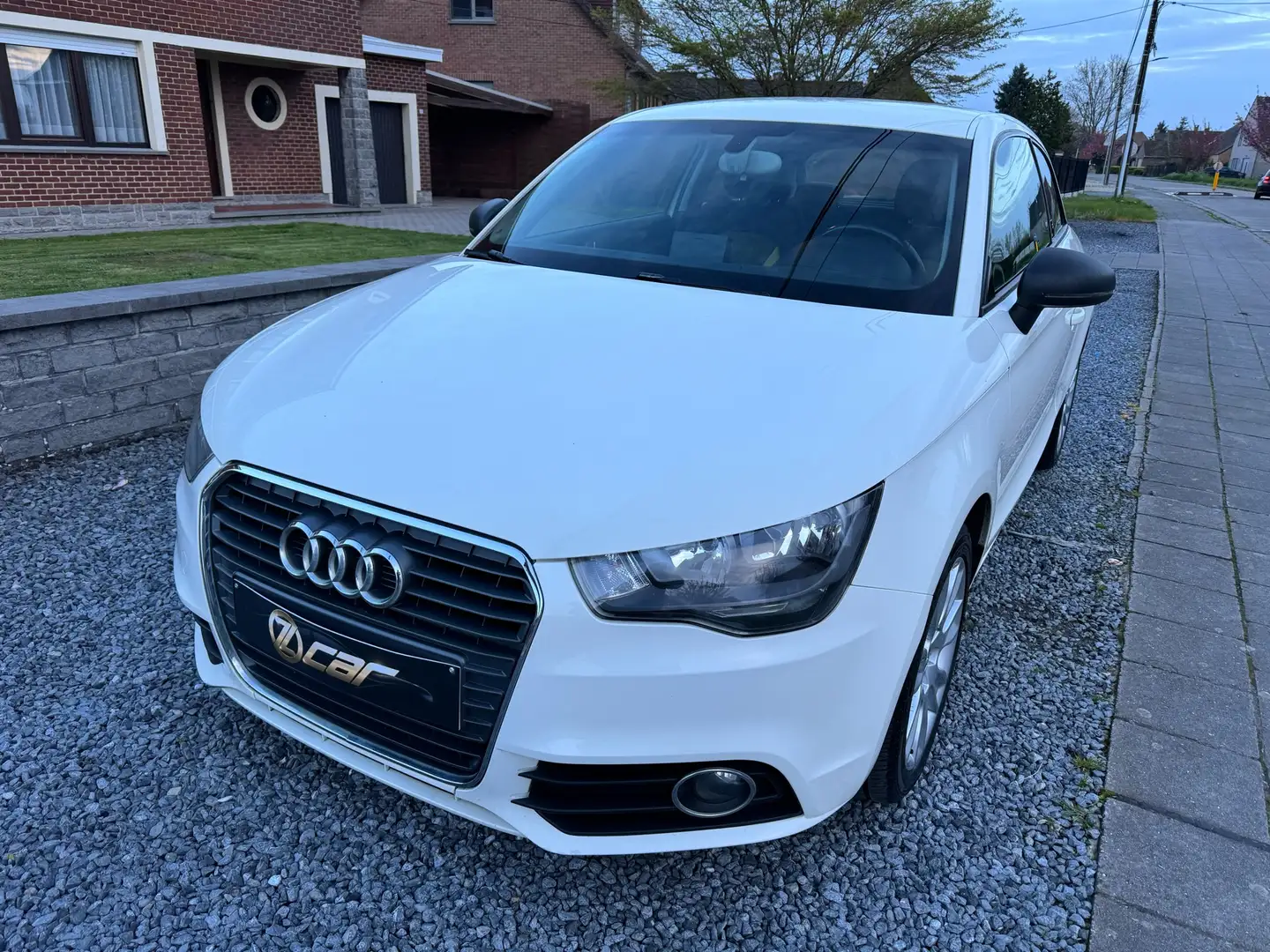 Audi A1 1.6 TDi Ambition NAVI/JANTES/CLIM/GARANTIE 1 AN Béžová - 1