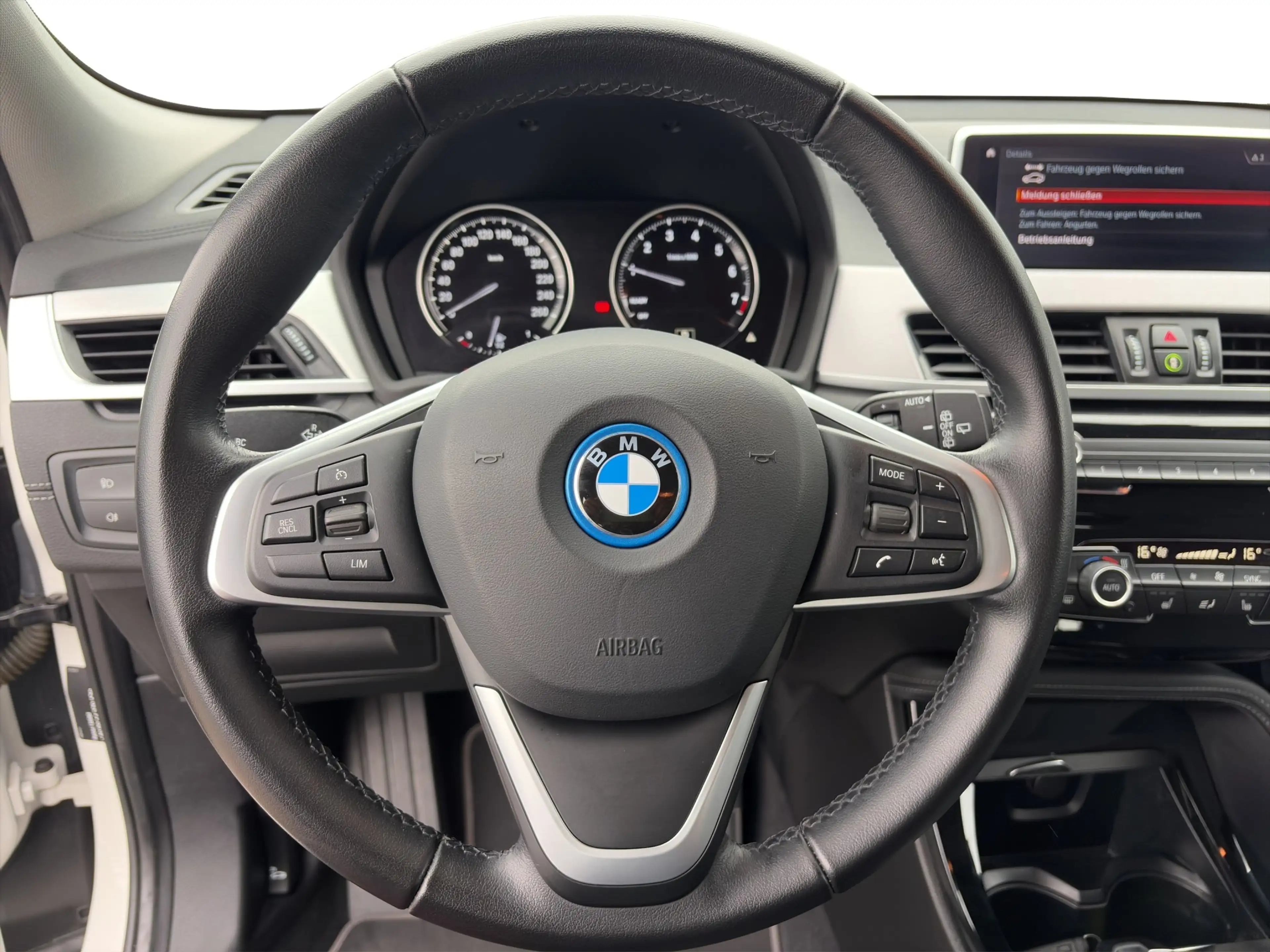 BMW X2 xDrive25e — photo 11