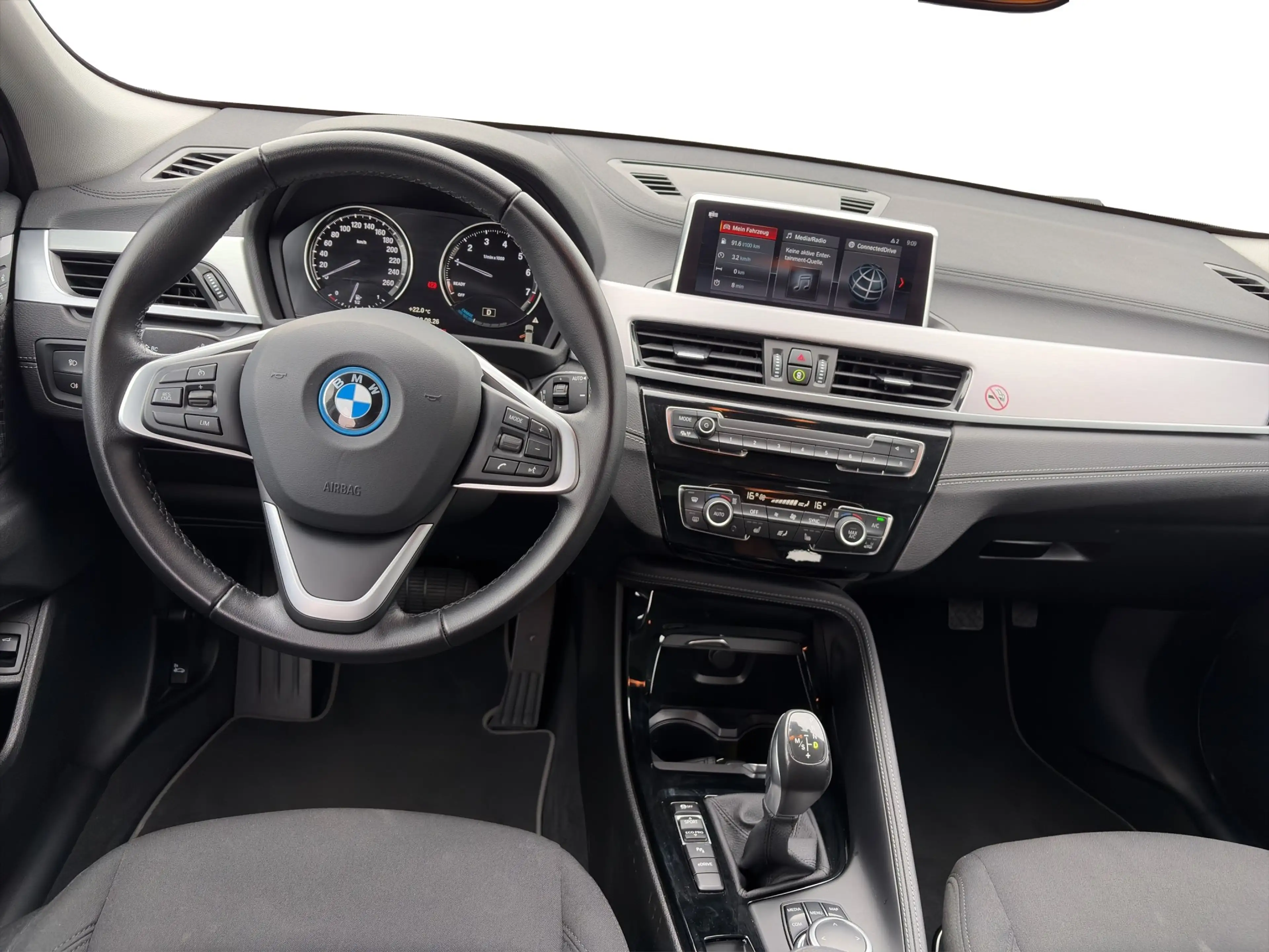 BMW X2 xDrive25e — photo 3