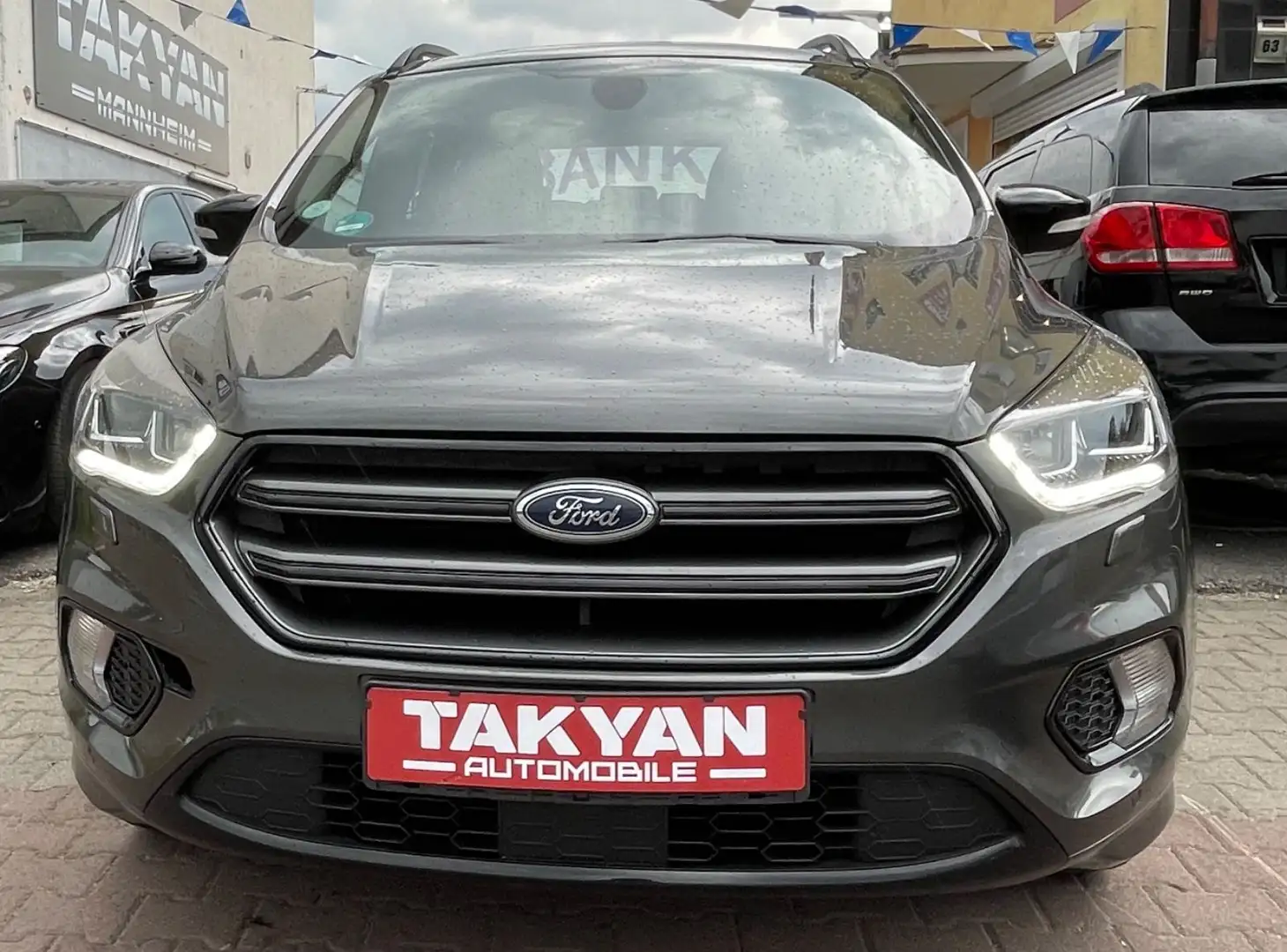 Ford Kuga ST-Line Grau - 2
