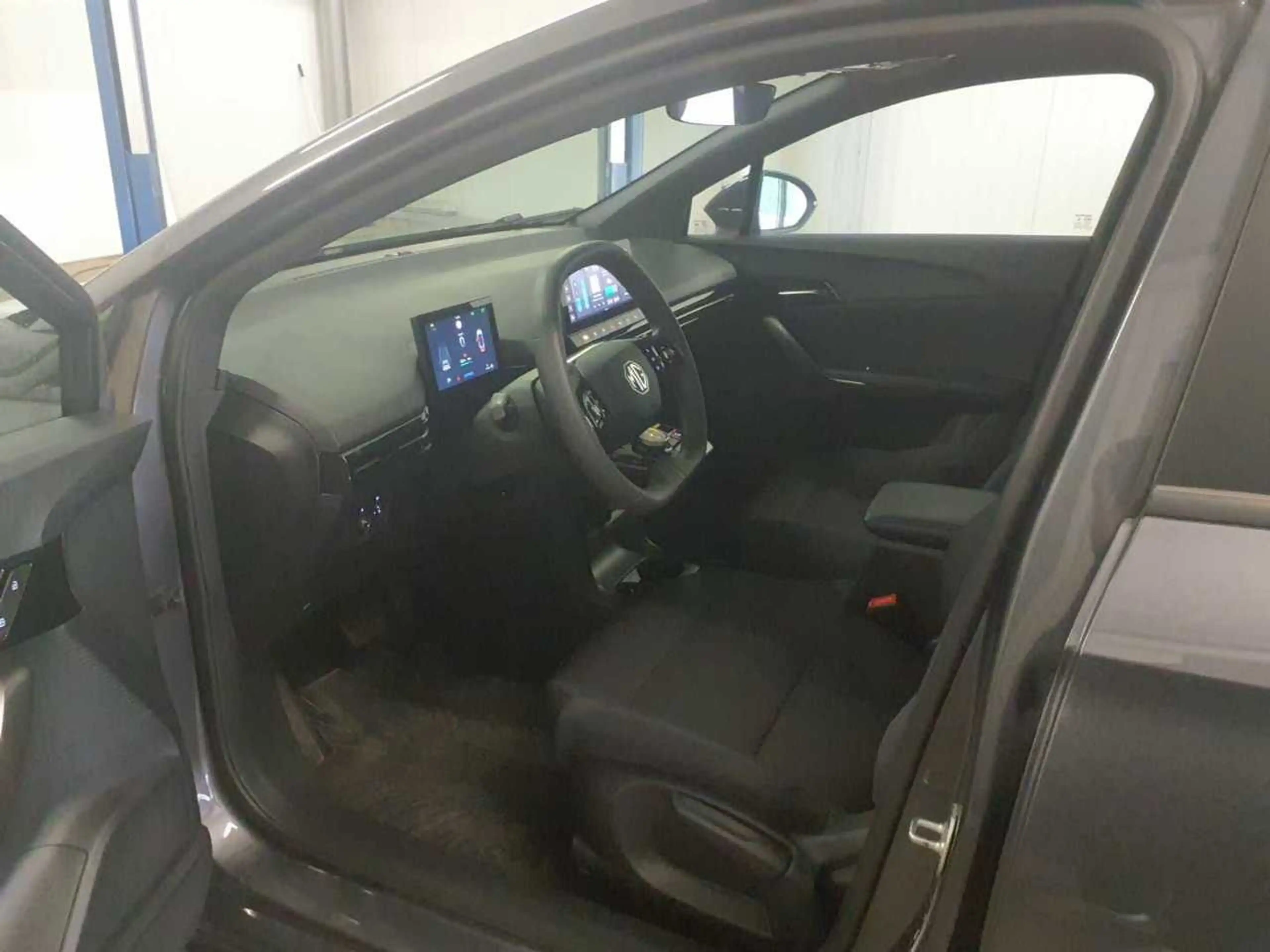 MG MG4 KLIMAAUT RADIO TEMPO MFL PDC DAB LED CARPLAY ACC — photo 6