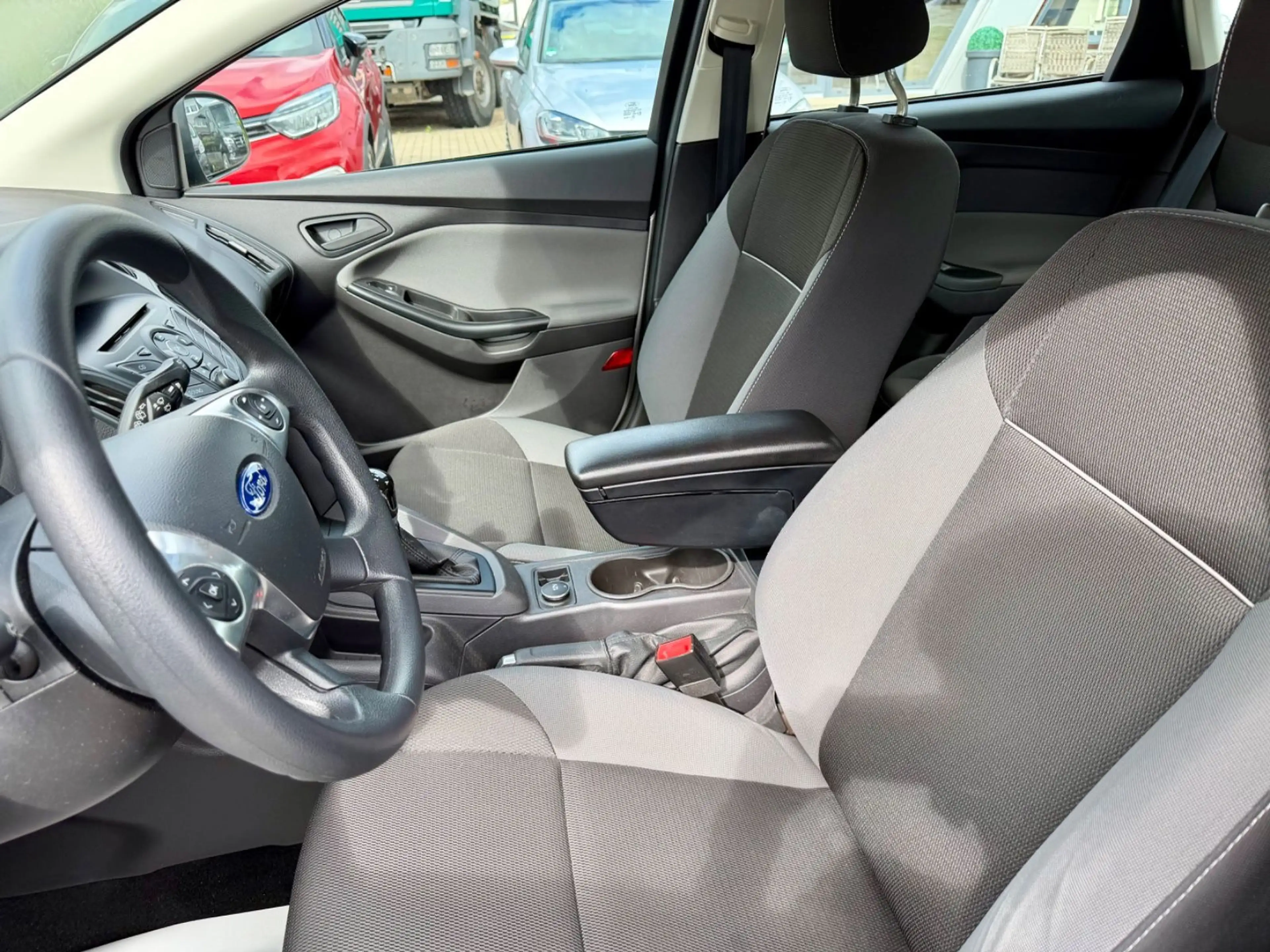 Ford Focus Lim. Ambiente, Allwetter, Klima, PDC — photo 8