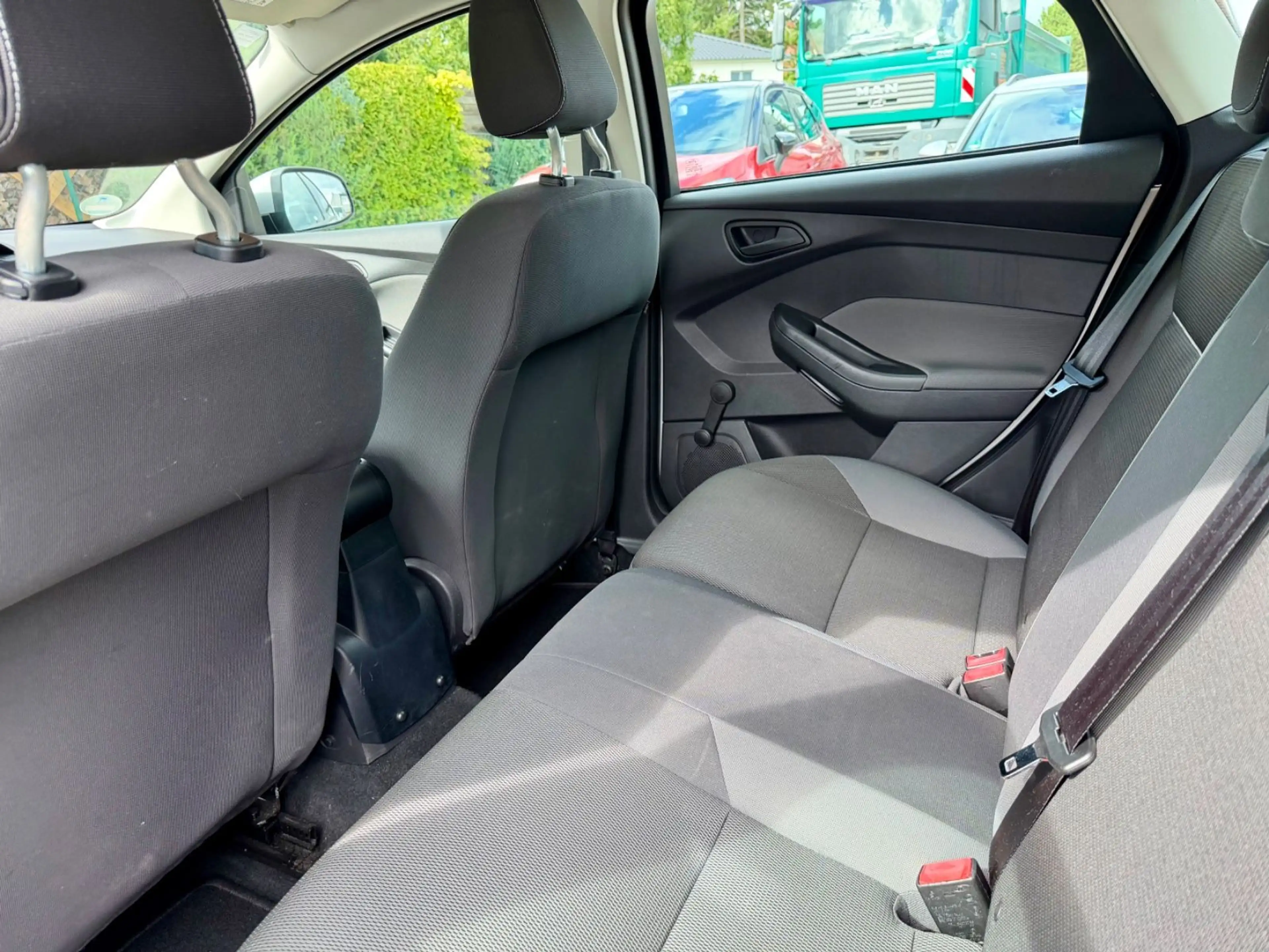 Ford Focus Lim. Ambiente, Allwetter, Klima, PDC — photo 11
