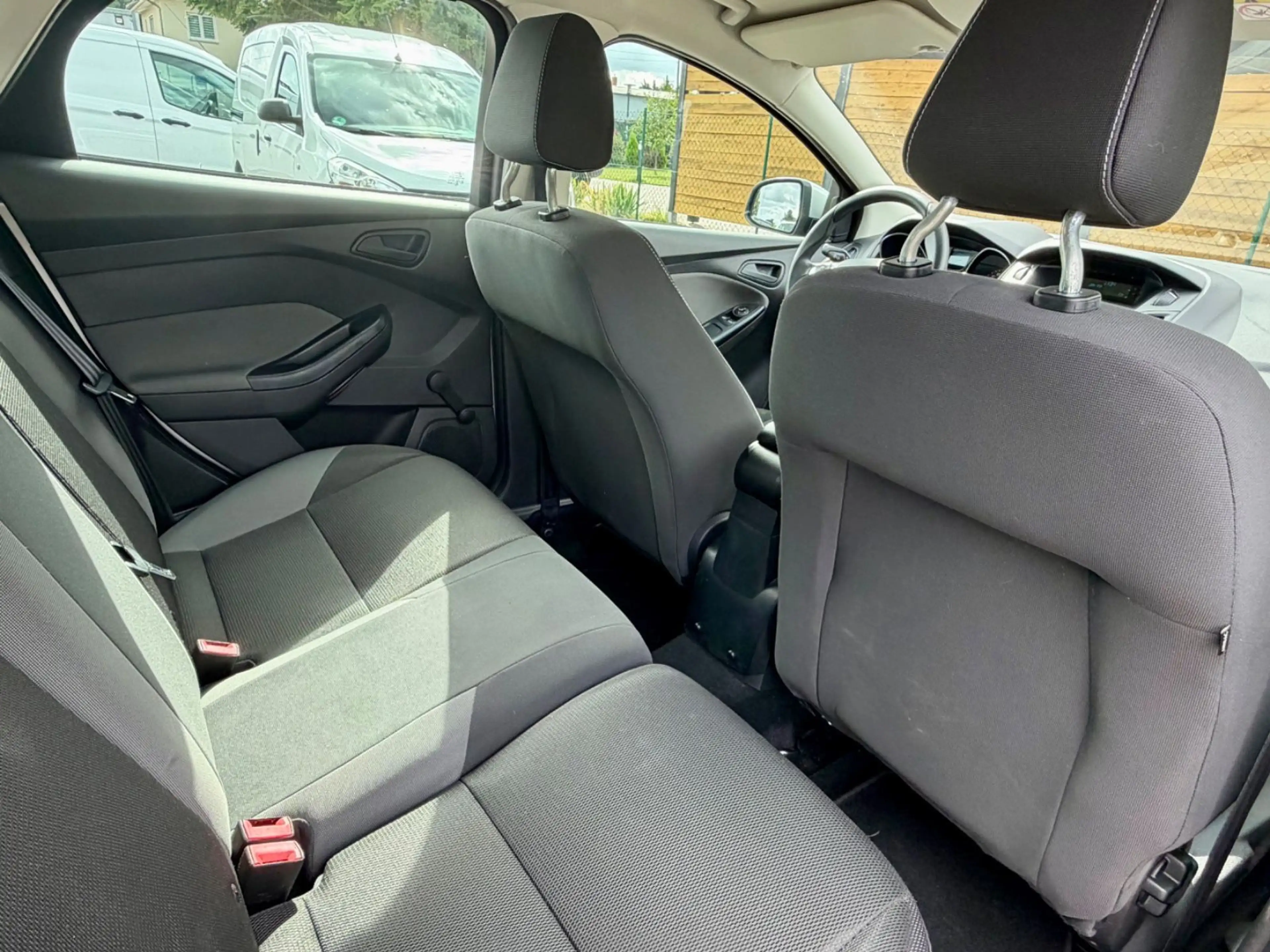 Ford Focus Lim. Ambiente, Allwetter, Klima, PDC — photo 12