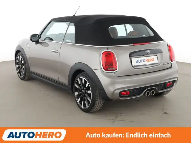 Mini Convertible view 4