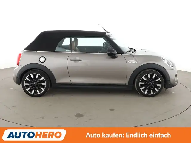 Mini Convertible view 7