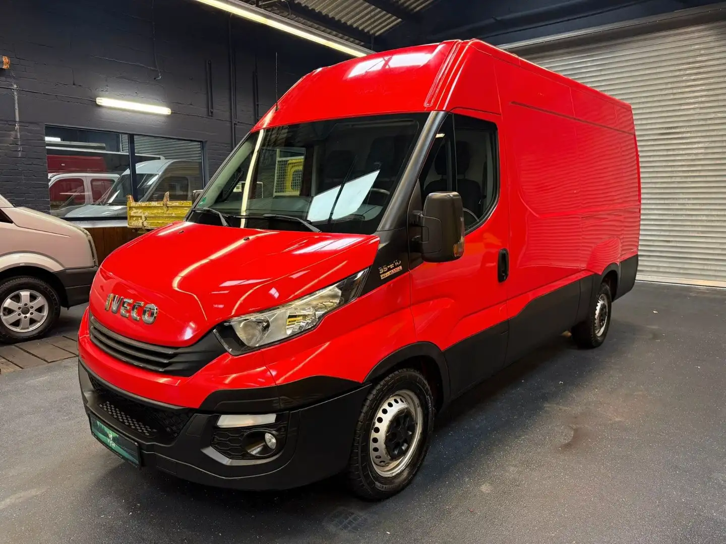 Iveco Massif Daily 35-210 Kasten L2H2 KLIMA TEMPOMAT AHK 3,5T Rot - 2