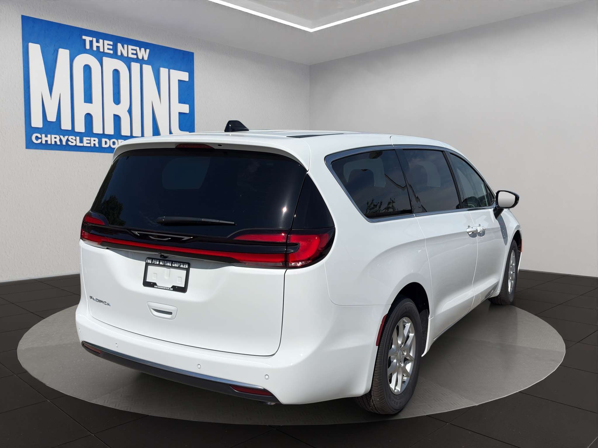 2027 Chrysler Pacifica Select — photo 1
