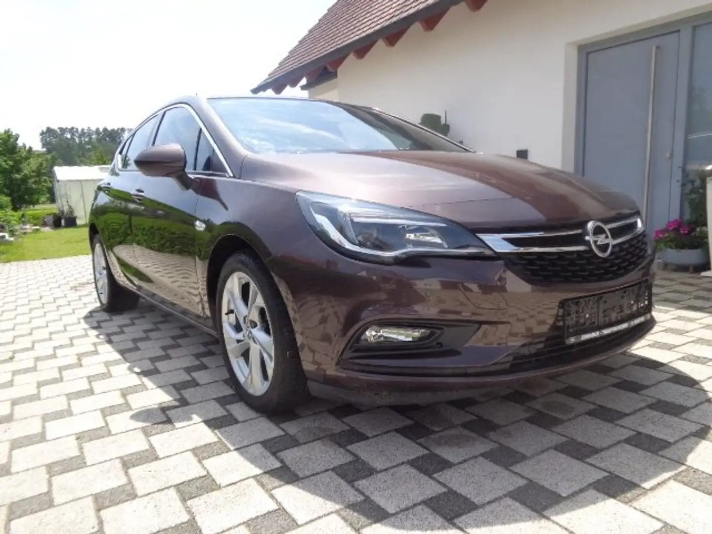 Opel Astra Dynamic Braun - 1