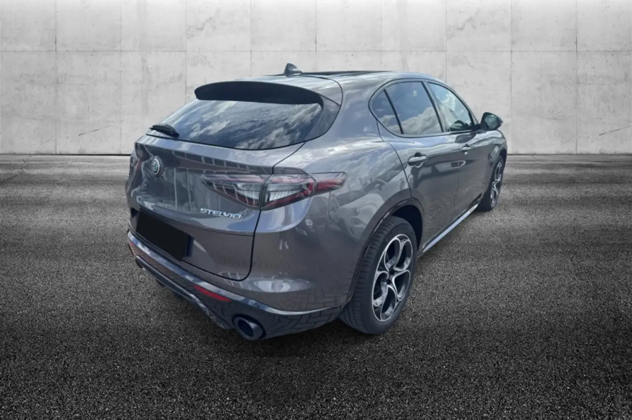 Alfa Romeo Stelvio 2023