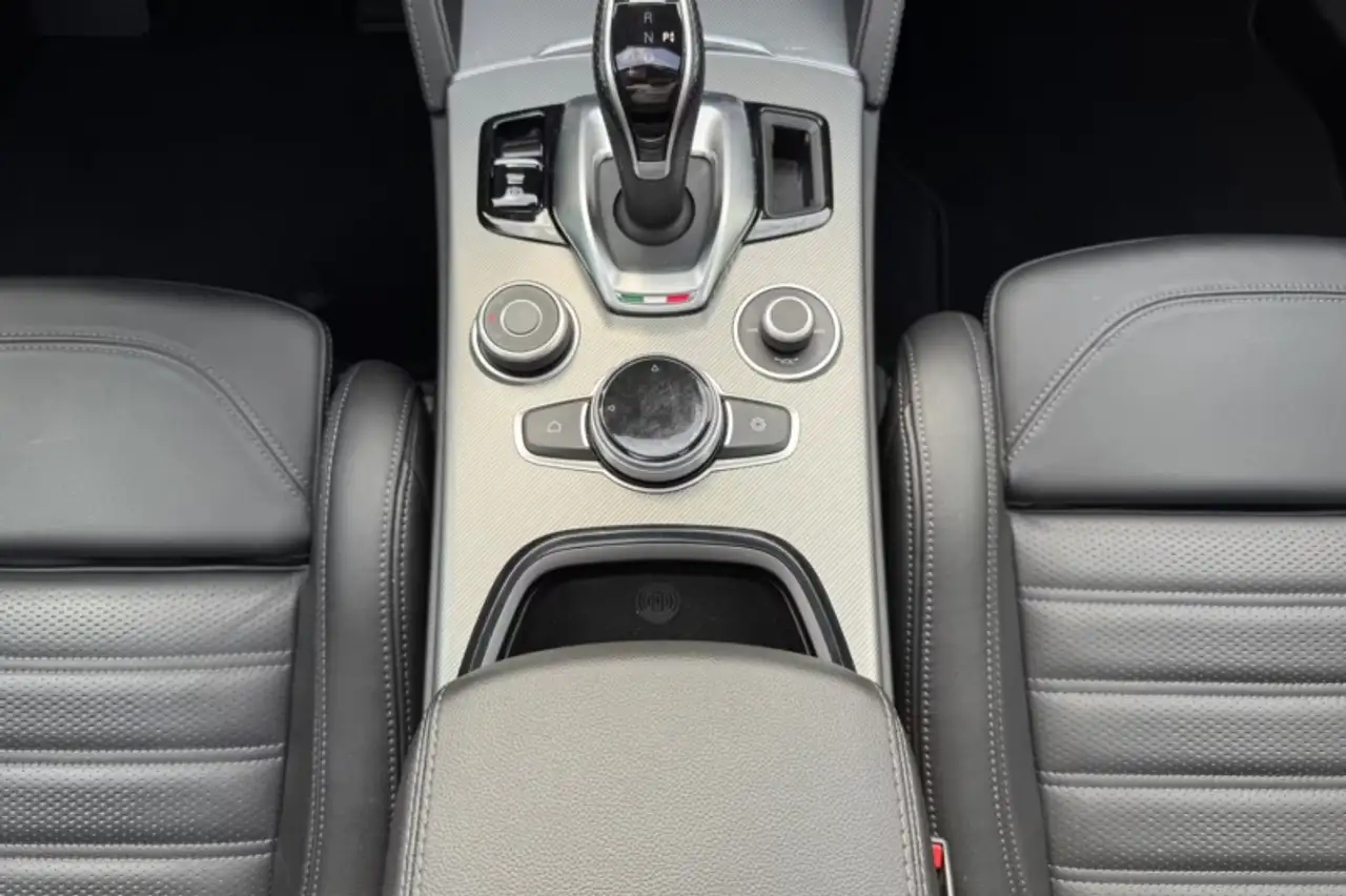 Alfa Romeo Stelvio 2023 — фото 8