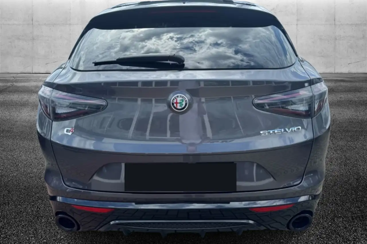 Alfa Romeo Stelvio 2023