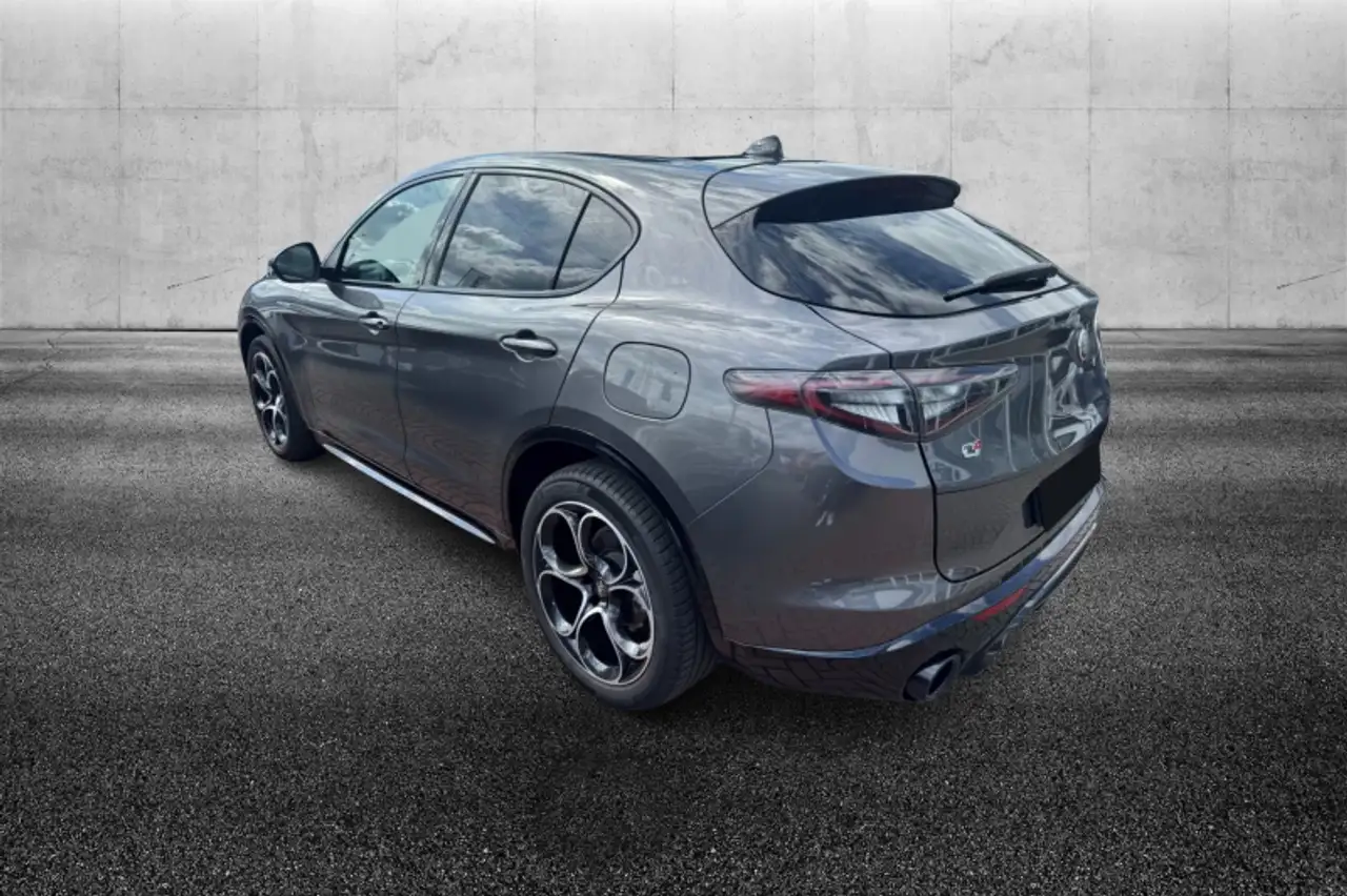 Alfa Romeo Stelvio 2023