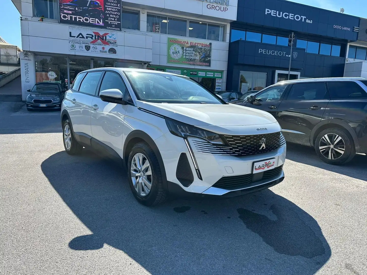 Peugeot 5008 5008 II 2021 1.5 bluehdi Allure Pack s Weiß - 1