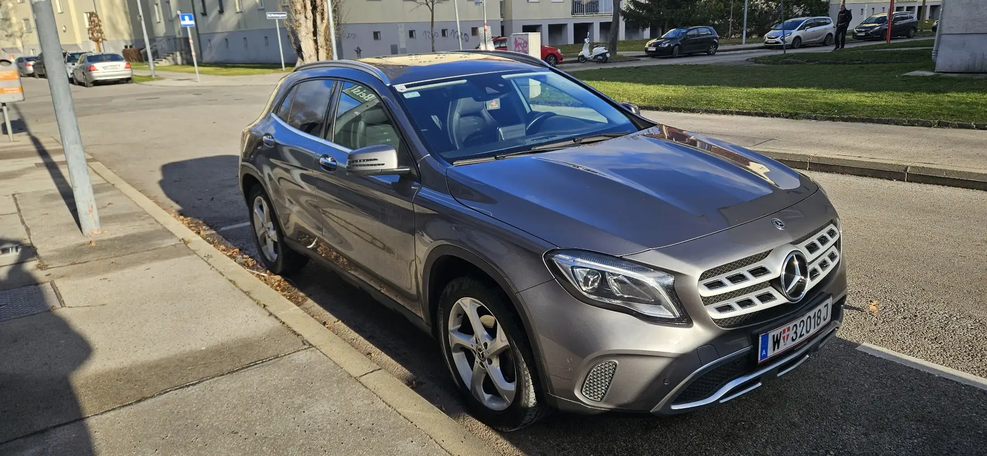 Mercedes-Benz GLA 180 - 1
