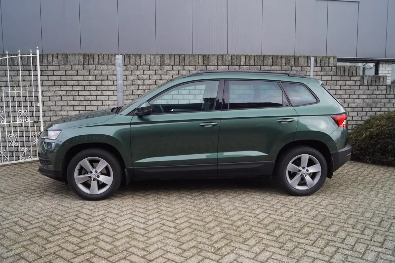 Skoda Karoq 1.5 TSI ACT Sportline BNS Autom Leder Sportst Stoe Vert - 2