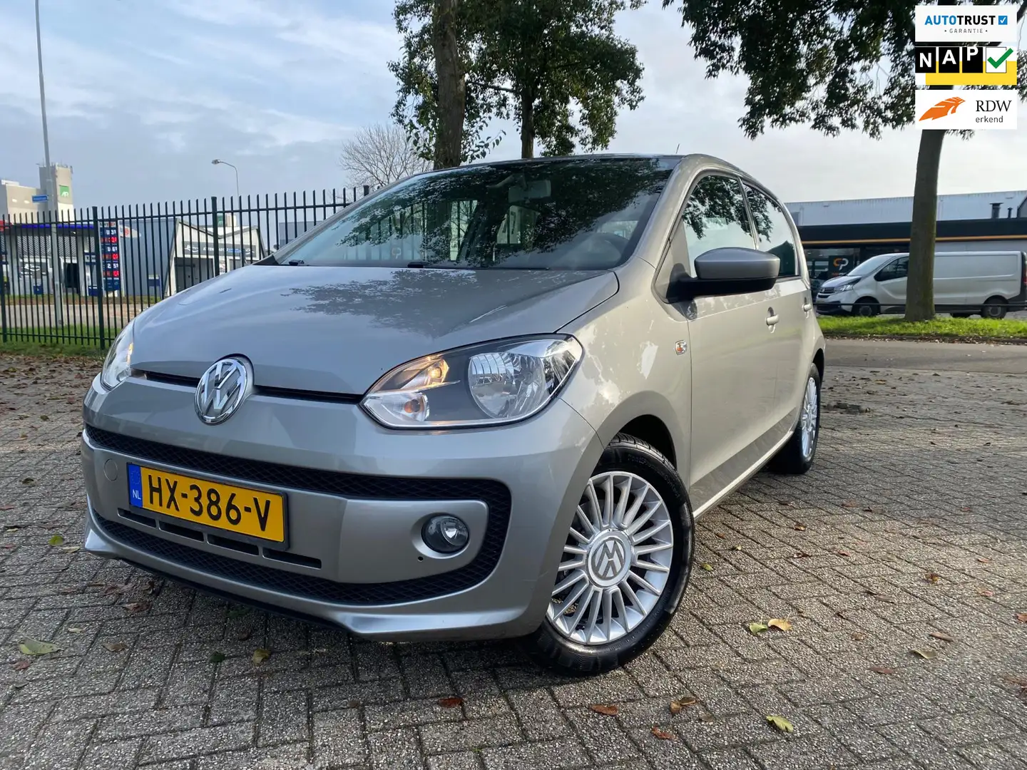 Volkswagen up! 1.0 high up! BlueMotion Navi Tel Cruise Pdc Gris - 1