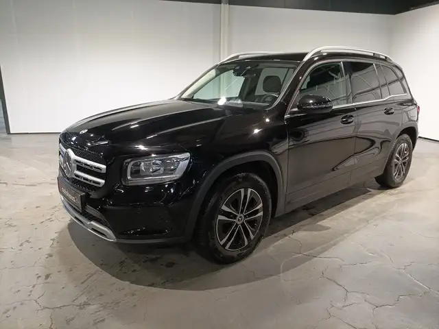 Mercedes-Benz GLB view 3