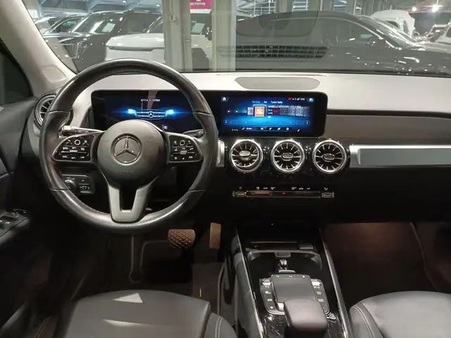 Mercedes-Benz GLB view 9