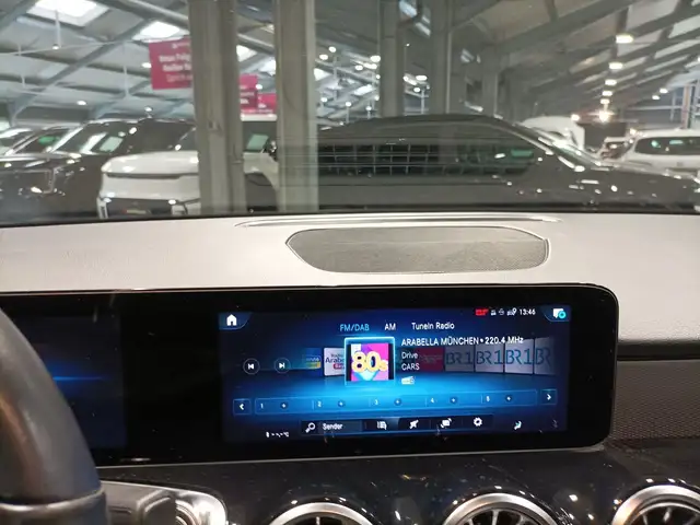 Mercedes-Benz GLB view 11