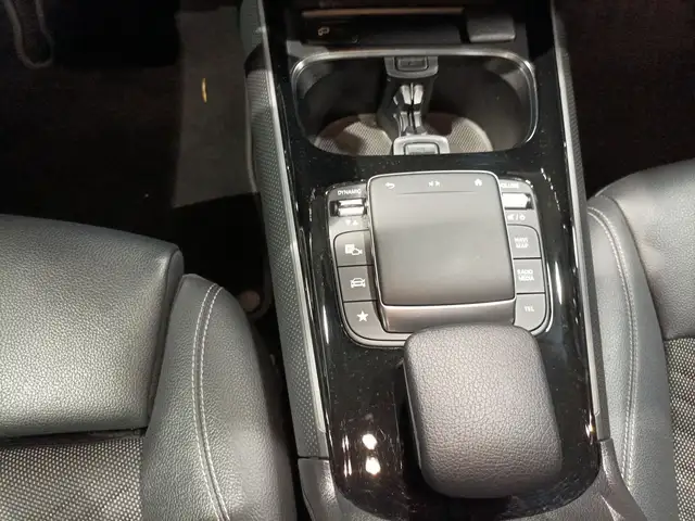 Mercedes-Benz GLB view 13