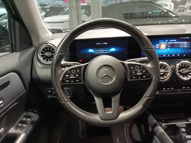 Mercedes-Benz GLB view 10