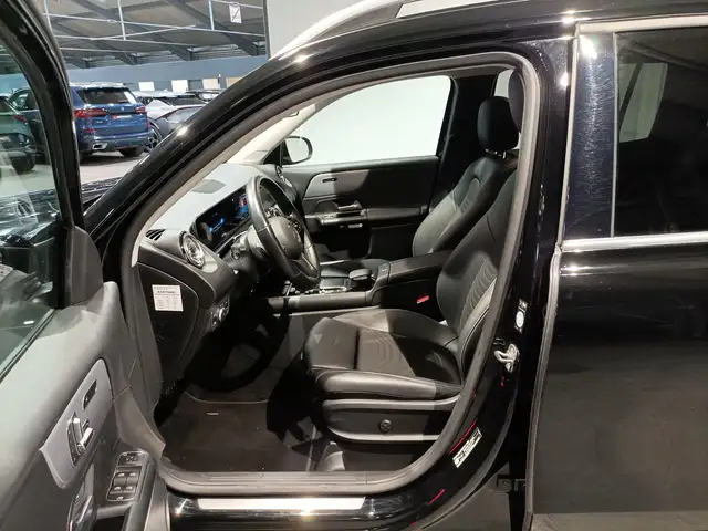 Mercedes-Benz GLB view 8