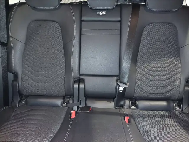 Mercedes-Benz GLB view 15