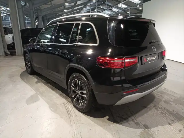 Mercedes-Benz GLB view 4