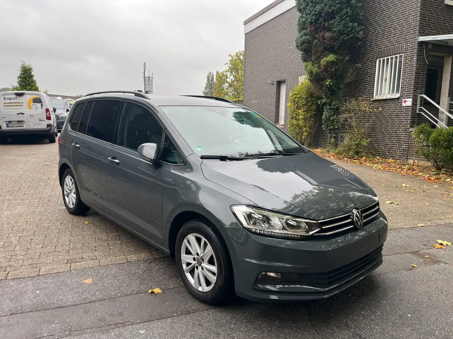 Volkswagen Touran Comfortline St-St *VRTLCKPT*DSG*7 SITZE Grau - 1