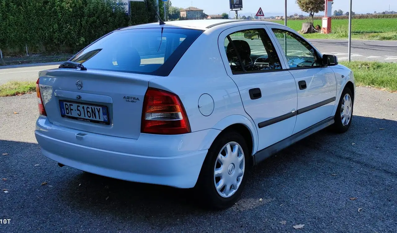 Opel Astra II 5p 1.4i 16v Club, foto 4