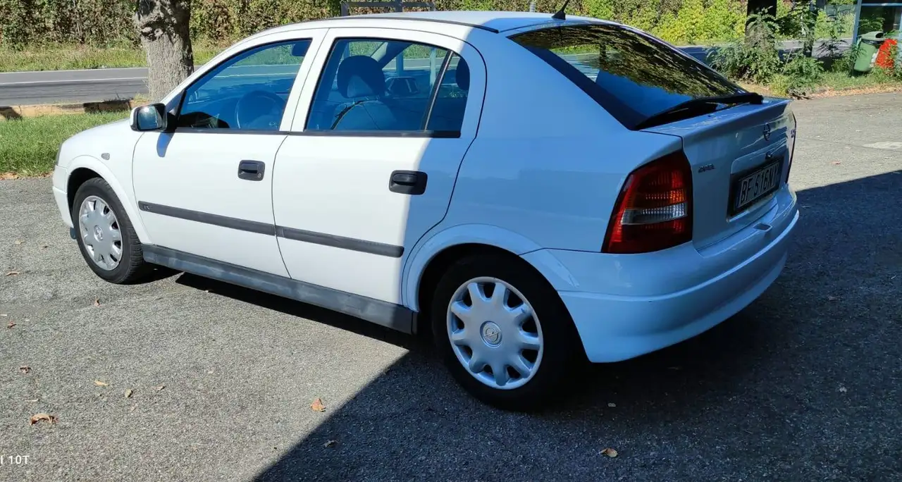Opel Astra II 5p 1.4i 16v Club, foto 3