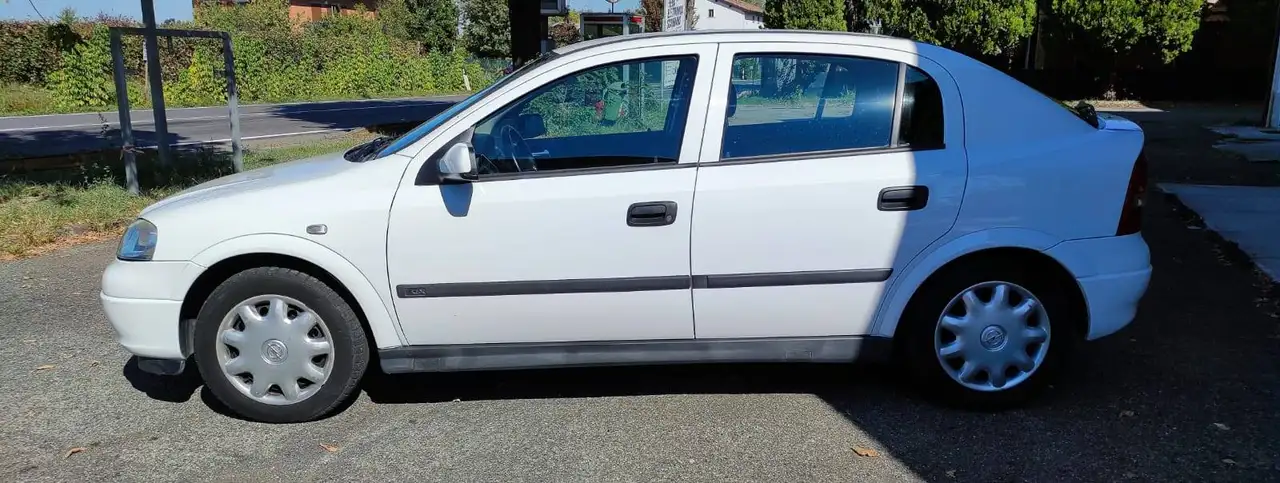 Opel Astra II 5p 1.4i 16v Club, foto 2