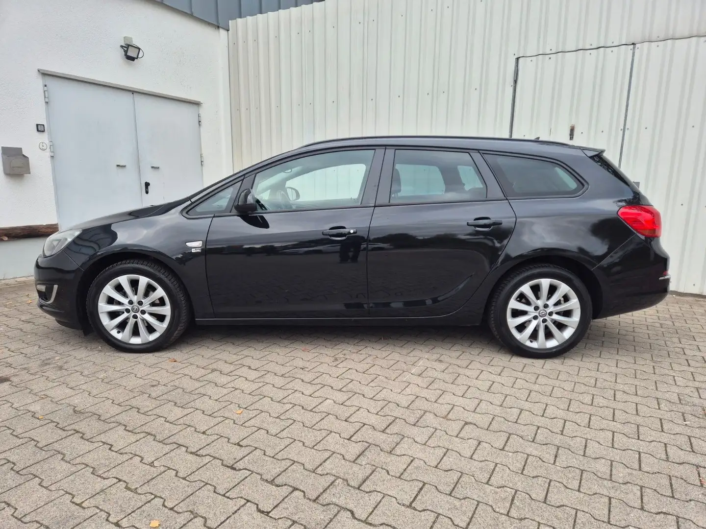 Opel Astra J Sport Tourer 2.HD TÜV NEU LENKRADHEIZUNG Schwarz - 2