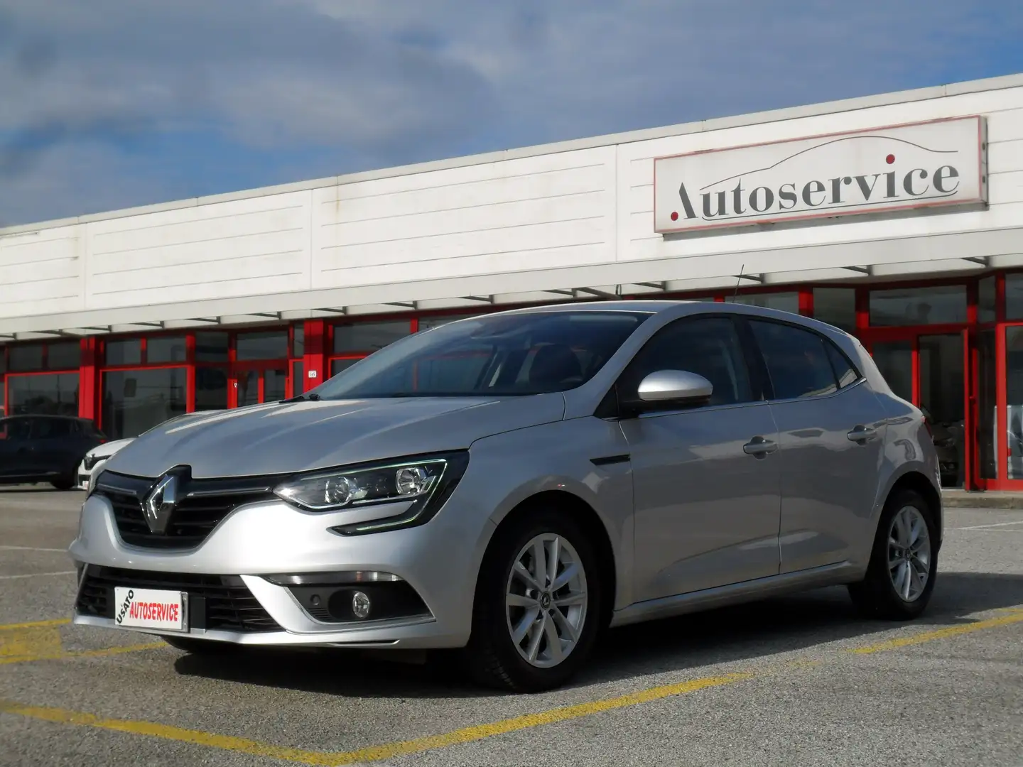 Renault Megane 1.5 blue dci Business Berlina my19 Argento - 1