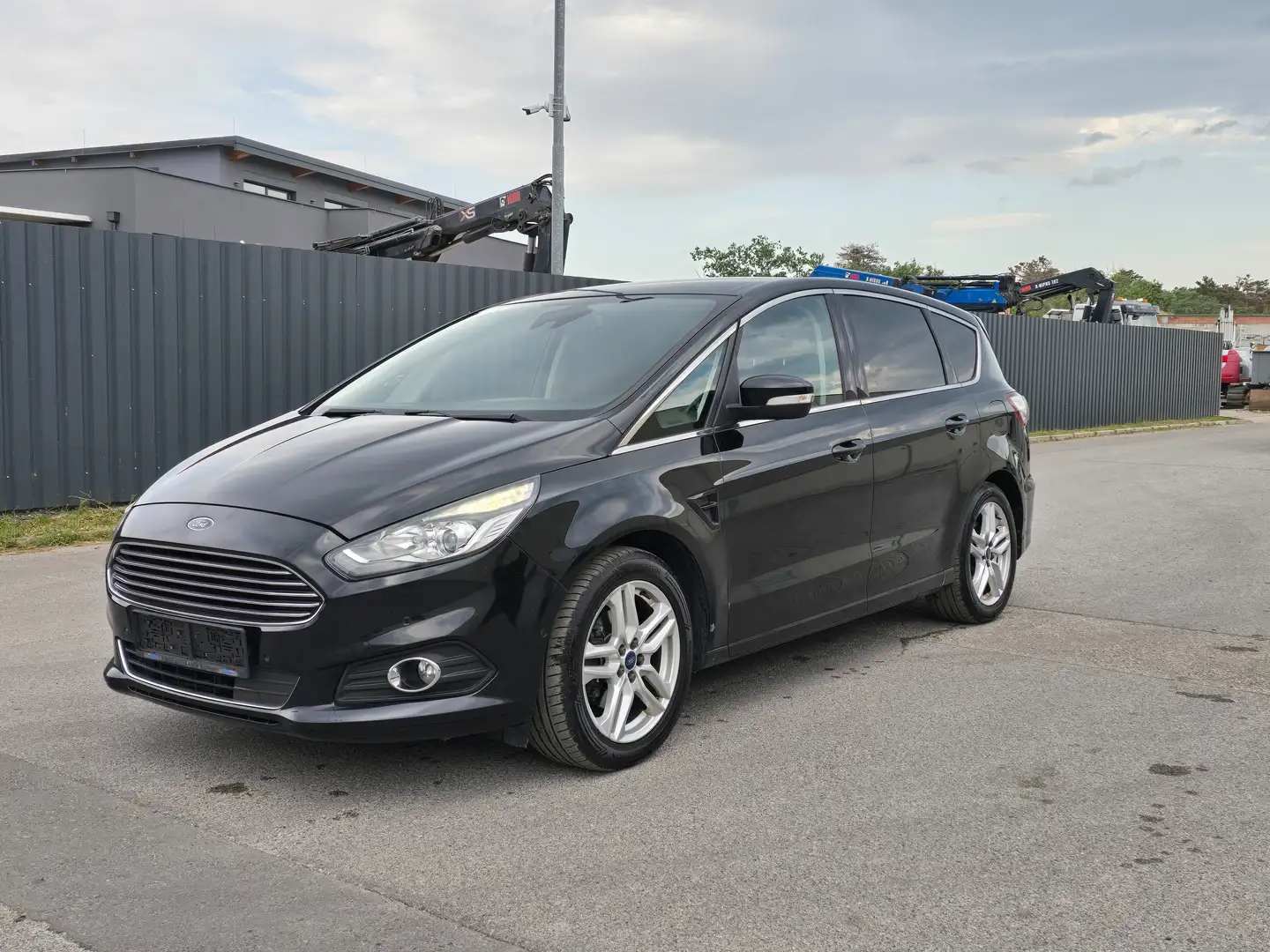 Ford S-Max Titanium 1.5 EcoBoost 7-Sitzer*Navi*Sitzheizung* Zwart - 1