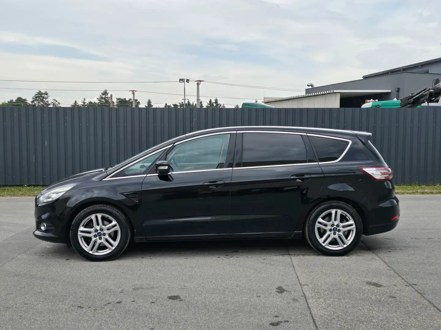 Ford S-Max Titanium 1.5 EcoBoost 7-Sitzer*Navi*Sitzheizung* Zwart - 2