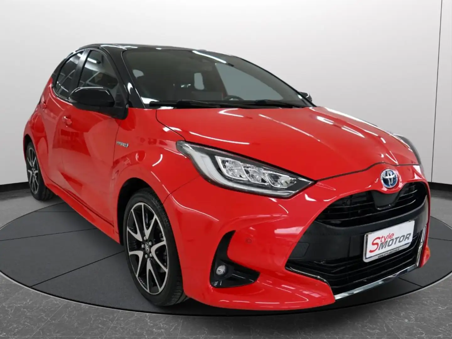 Toyota Yaris 1.5 Hybrid 5 porte Premiere Italiana Ufficiale Rosso - 2