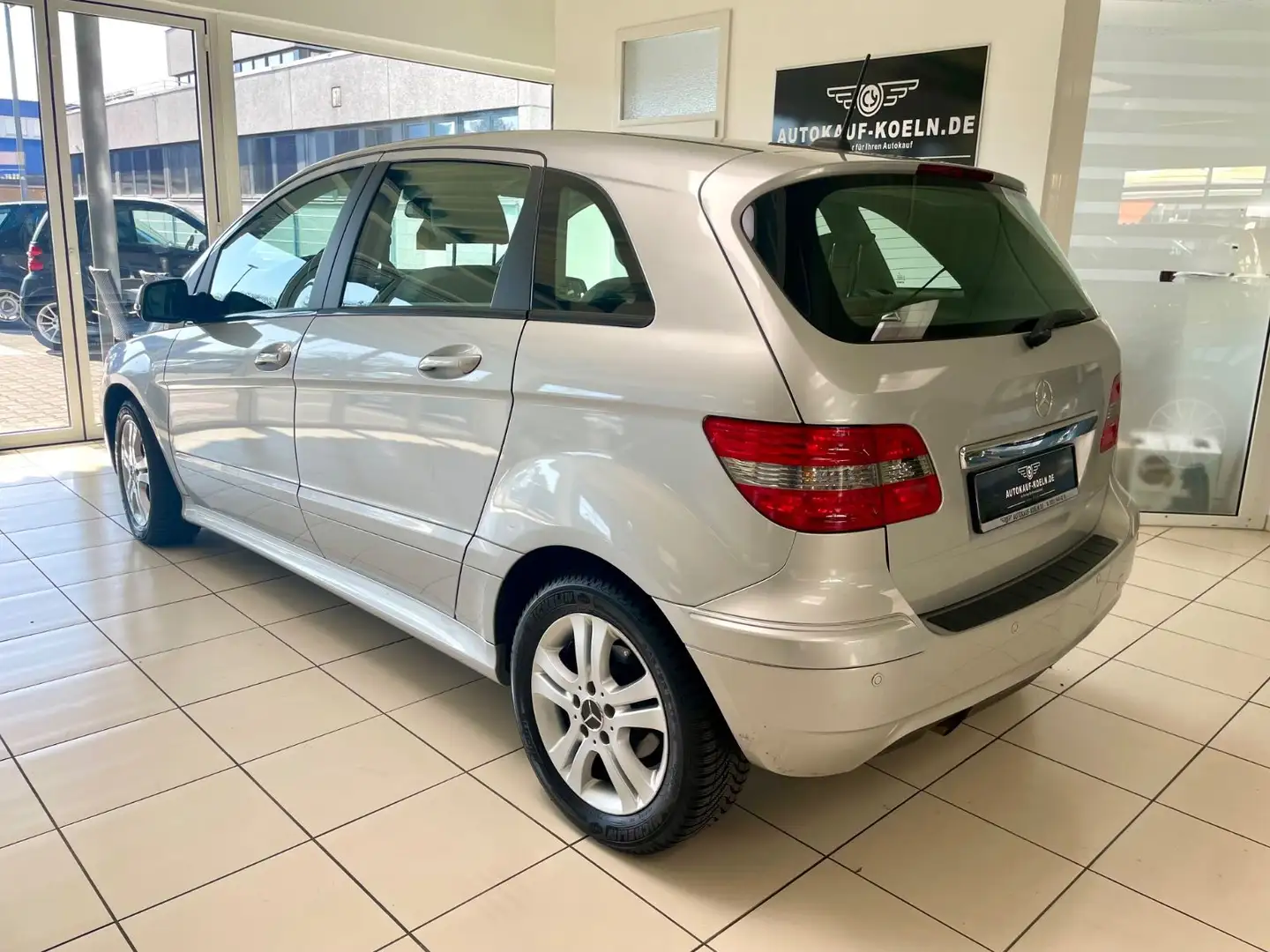 Mercedes-Benz B 180 Automatik/Nur 62.000km/Klima Ezüst - 2