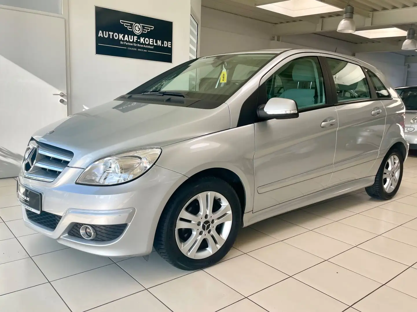 Mercedes-Benz B 180 Automatik/Nur 62.000km/Klima Ezüst - 1