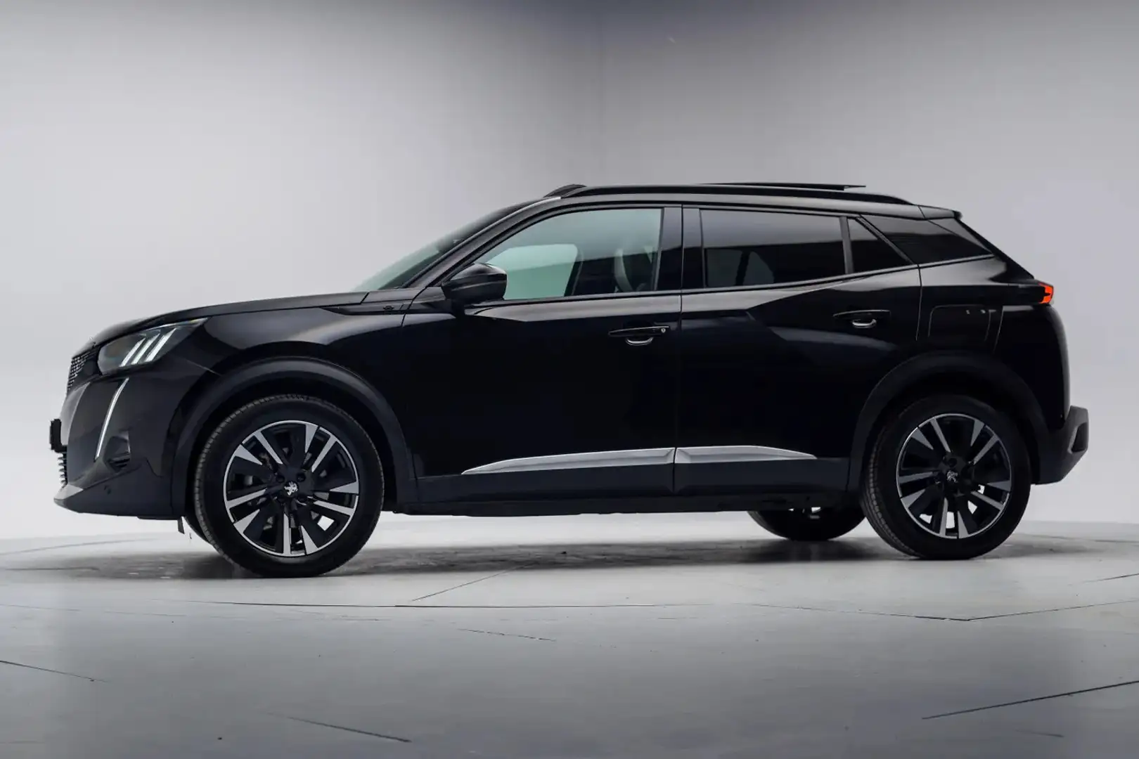 Peugeot 2008 50 kWh GT 3-Fase [ Panorama Navi Half-leder Camera Nero - 2