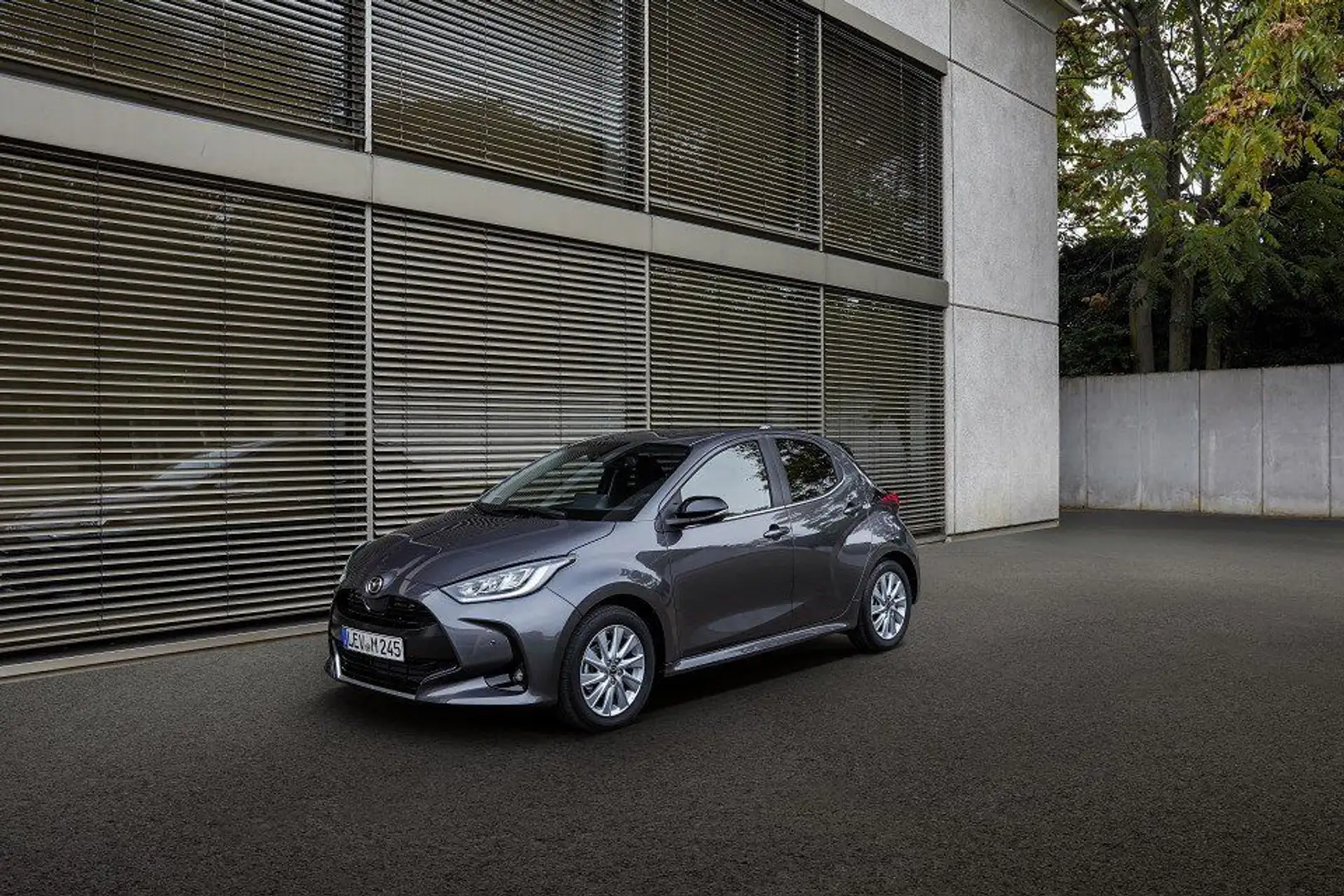 Mazda 2 Hybrid 1.5 (116PS) Autom. FWD Centre-Line Sitz Blue - 2