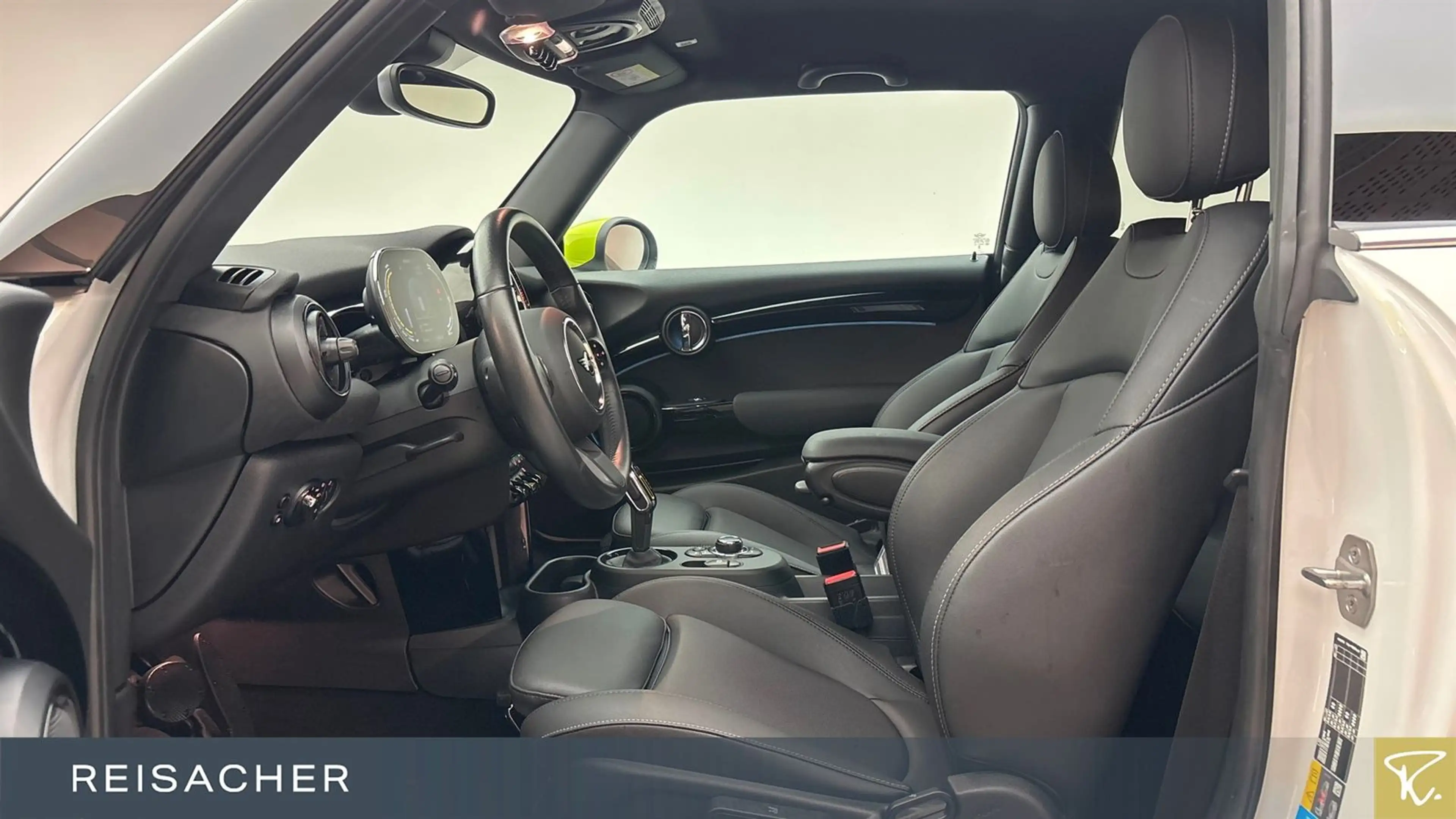 MINI Cooper SE Classic-Trim Navi SpoSi DA — photo 4