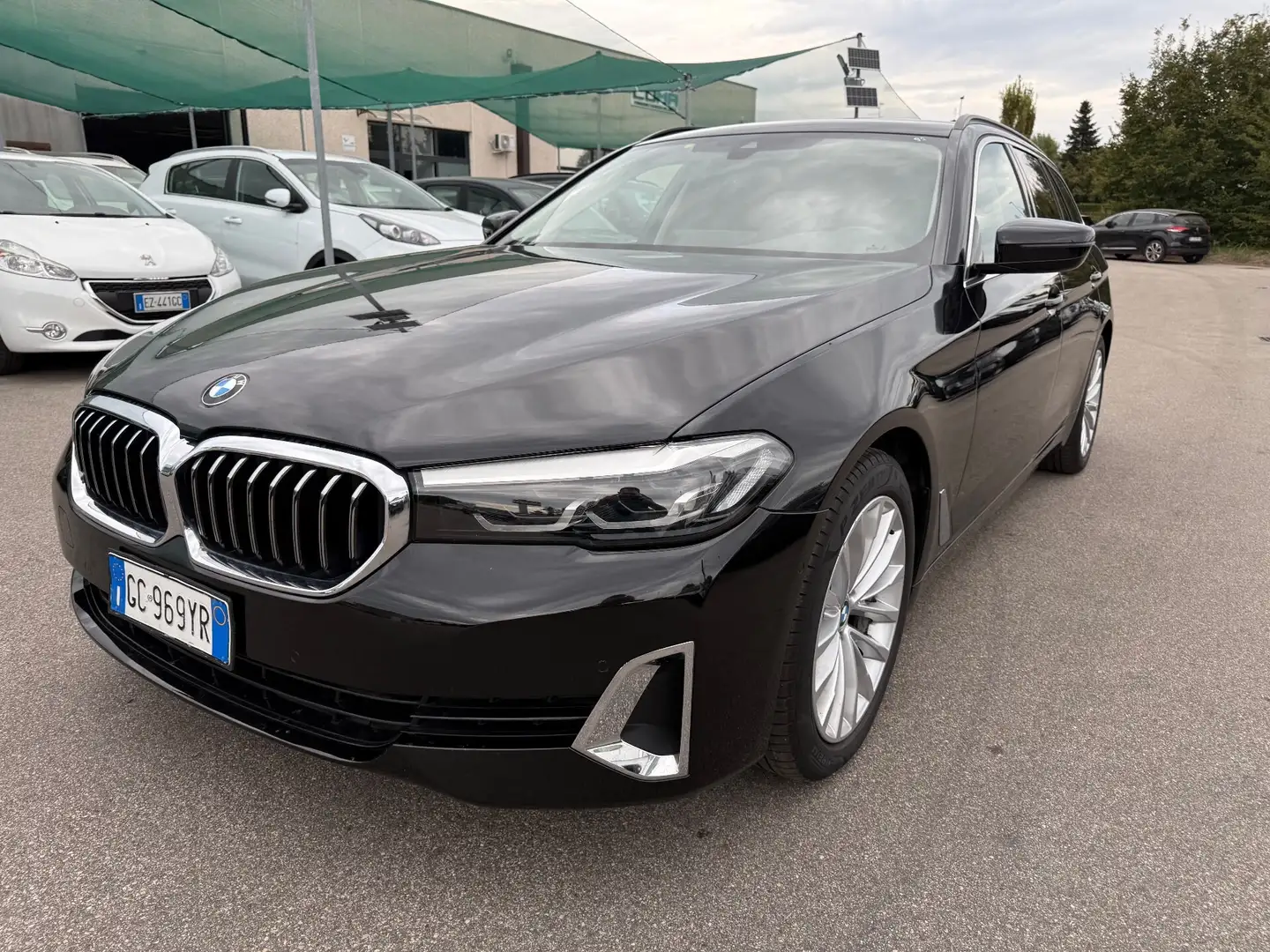 BMW 520 520d 48V xDrive Touring Luxury Noir - 1