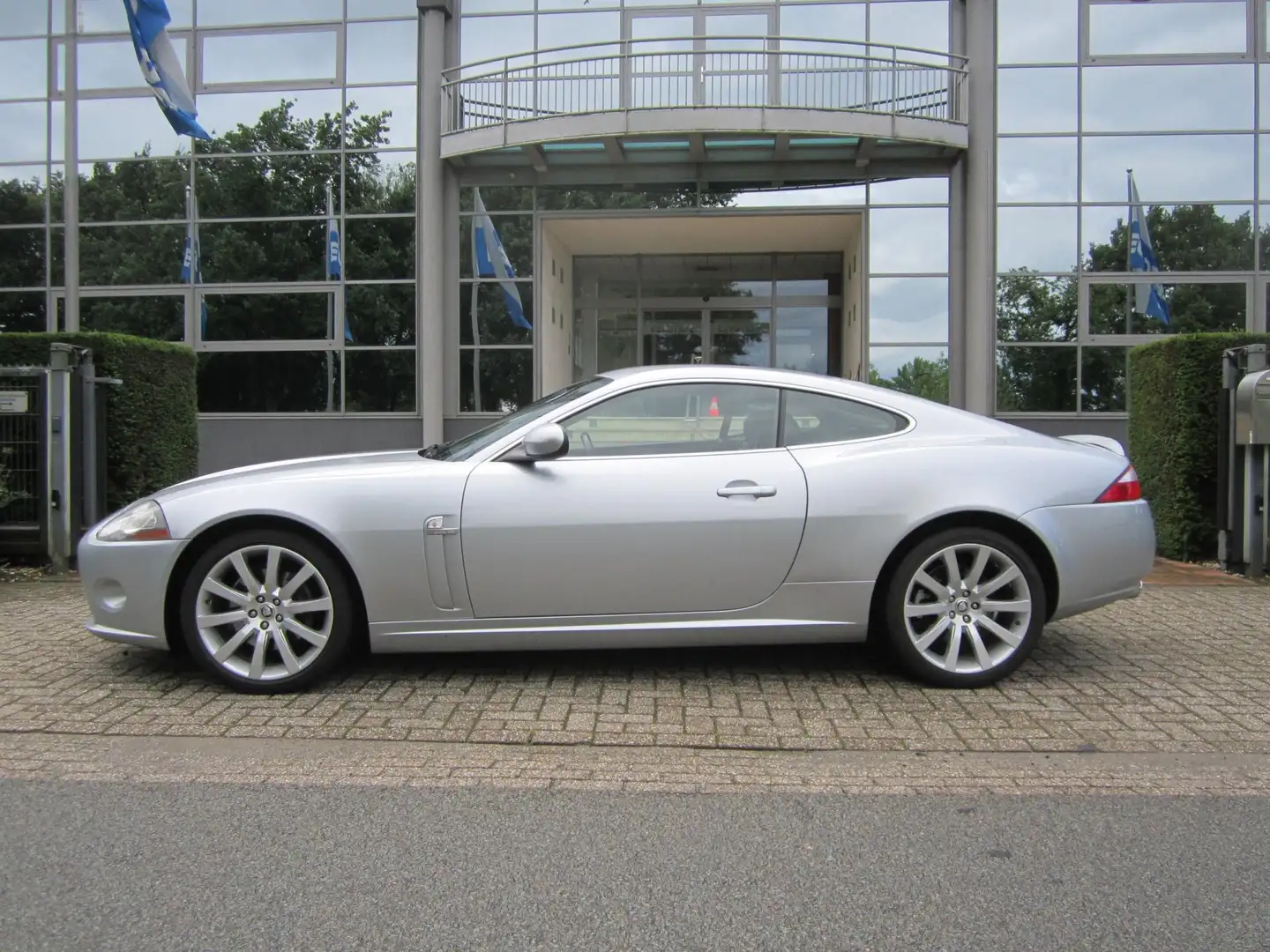Jaguar XK 4.2 V8 Coupé aut /leer/navi/o.h boekjes aanwezig Gris - 2