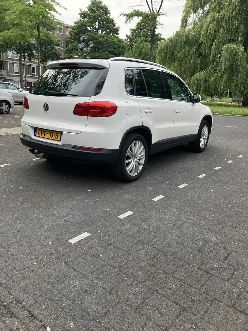 Volkswagen Tiguan 2.0 TDI R-line 4motion Wit - 2