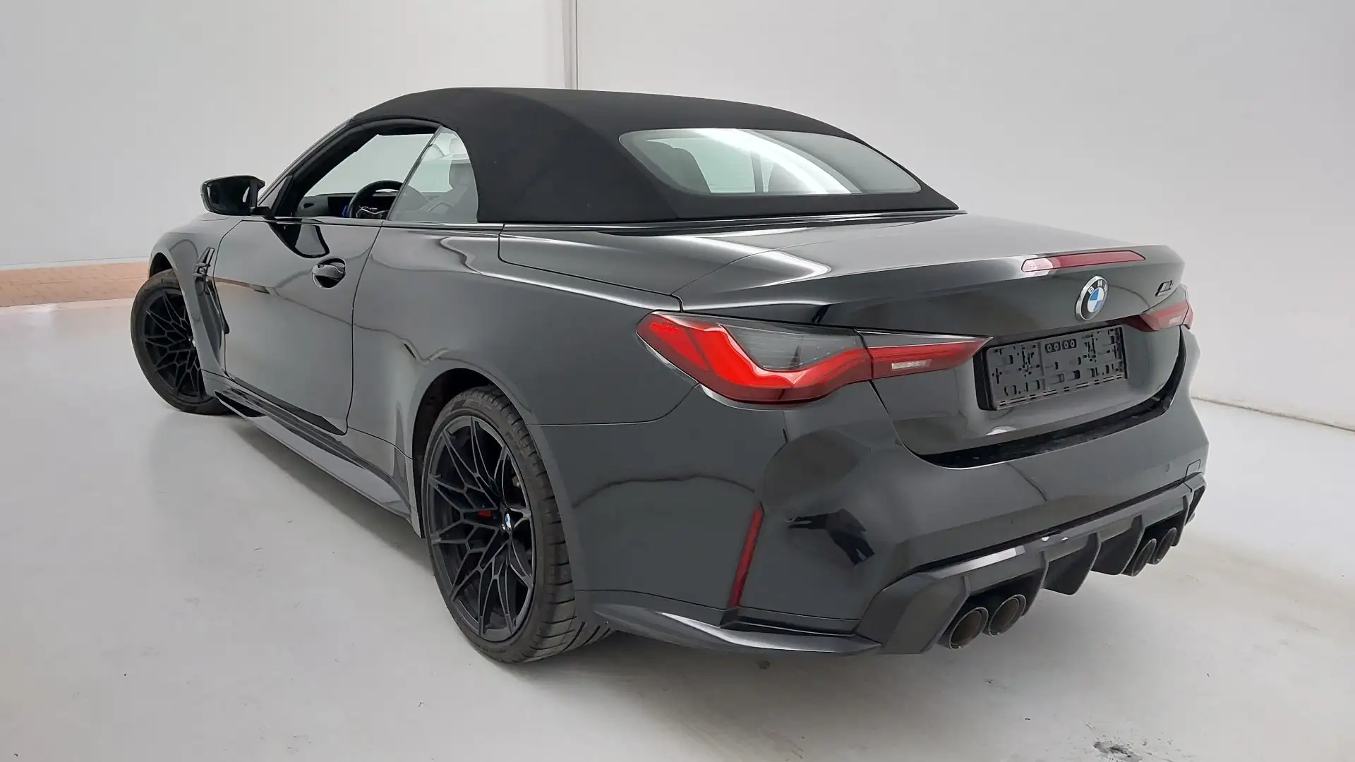 BMW M4 xDrive Competition Schwarz - 2