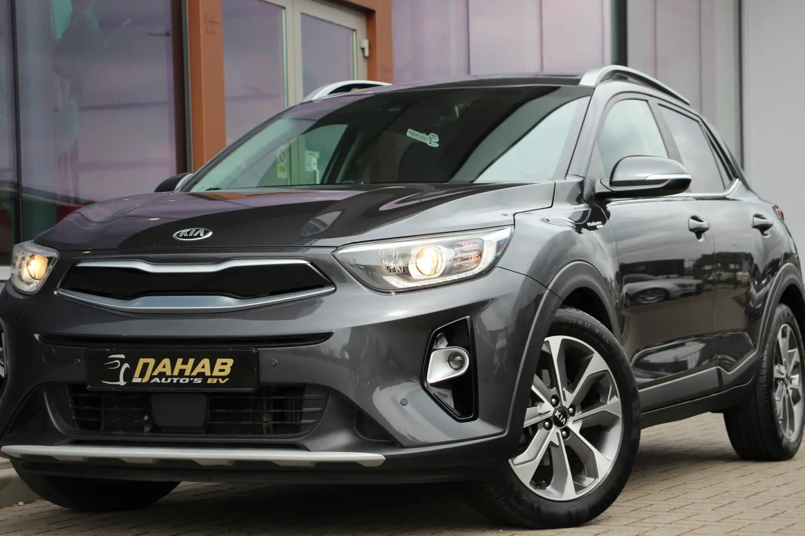 Kia Stonic 1.0 T-GDi Platinum Edition | schuif/kanteldak | Ca Grijs - 2